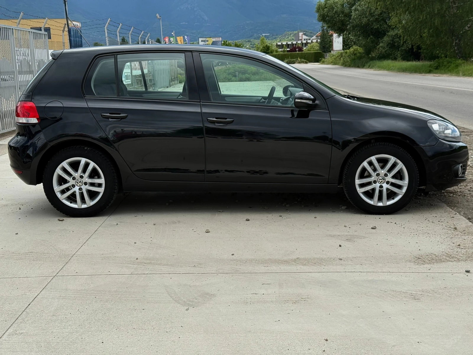 VW Golf 1.6i Газ/Темпомат/Сервизна история/Собствен лизинг - изображение 3