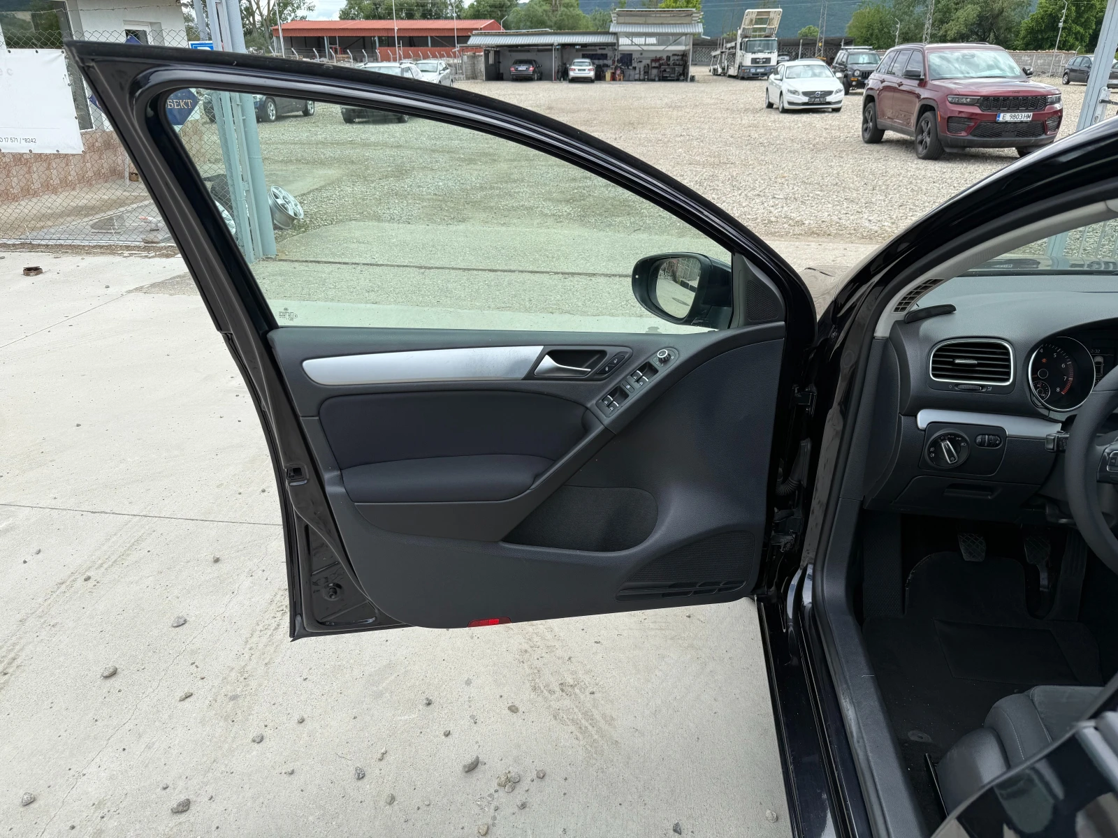 VW Golf 1.6i Газ/Темпомат/Сервизна история/Собствен лизинг - изображение 9