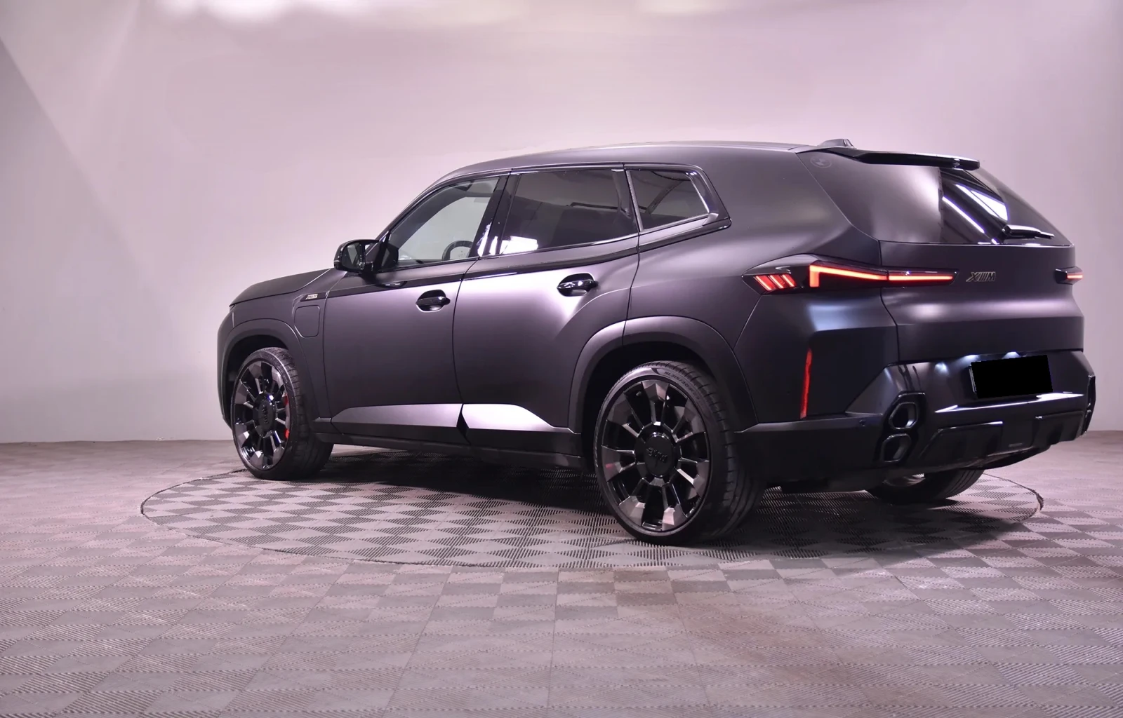 BMW XM 4.4 xDrive - изображение 4