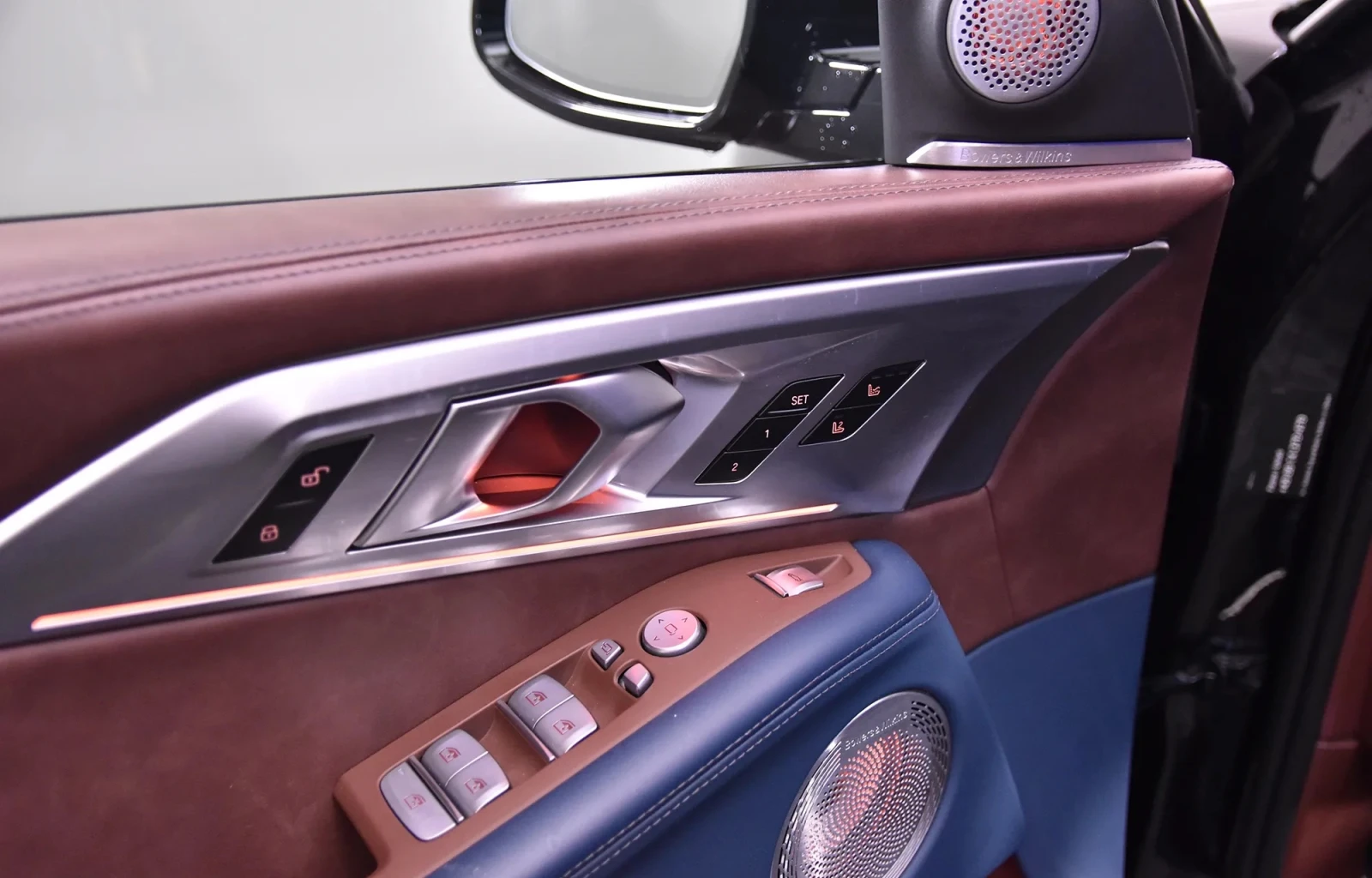 BMW XM 4.4 xDrive - изображение 5