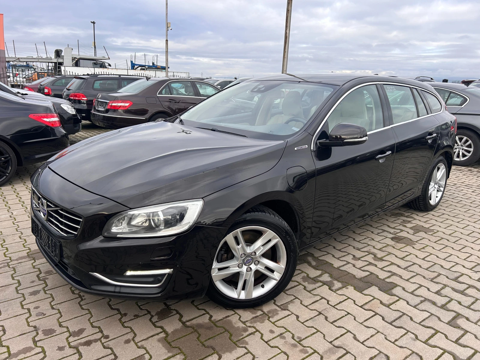 Volvo V60 2.4 PLUG IN HYBRID AWD AVTOMAT/KOJA/NAVI EURO 5 | Mobile.bg � ����������� 1