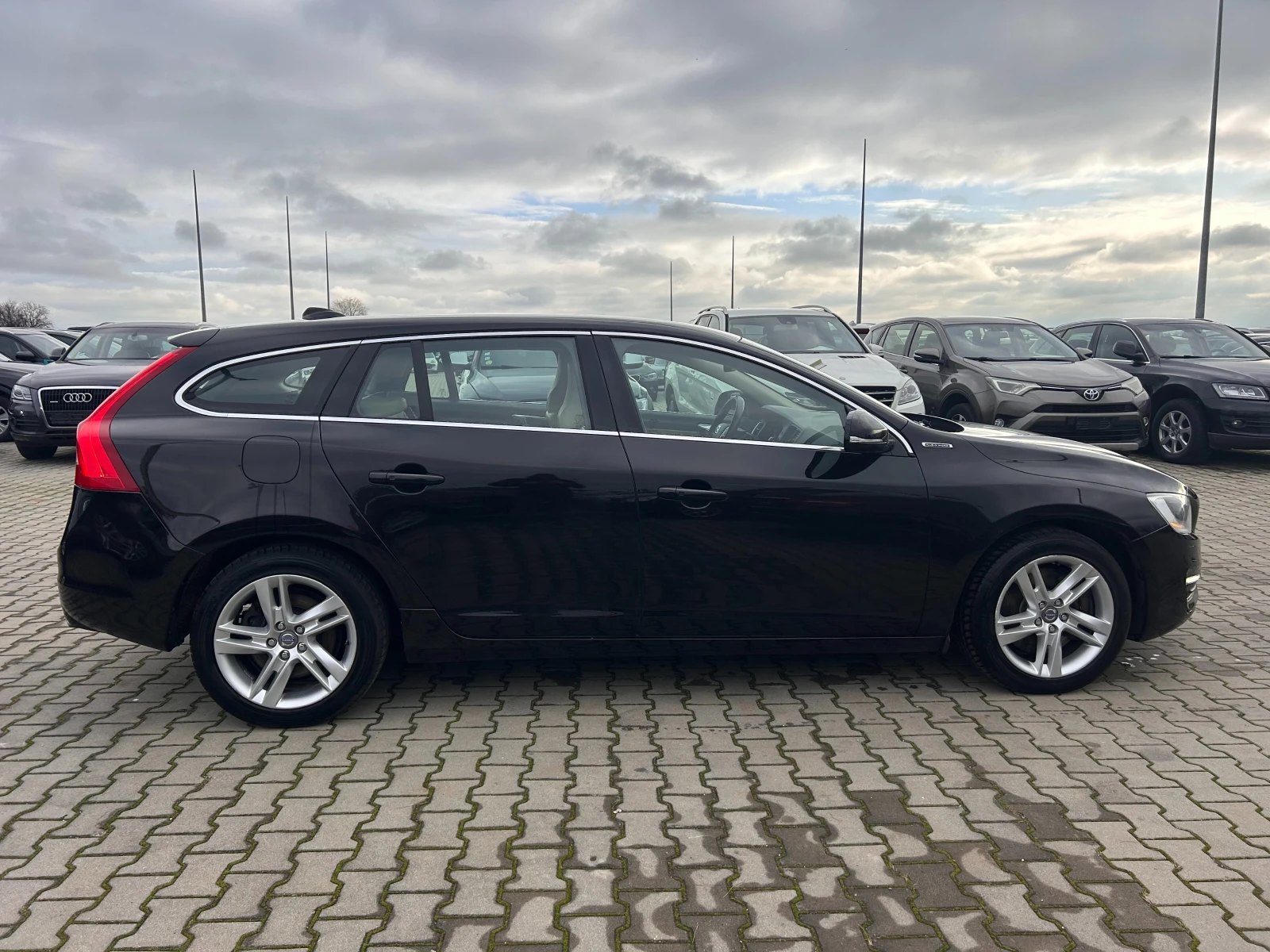 Volvo V60 2.4 PLUG IN HYBRID AWD AVTOMAT/KOJA/NAVI EURO 5 - изображение 5