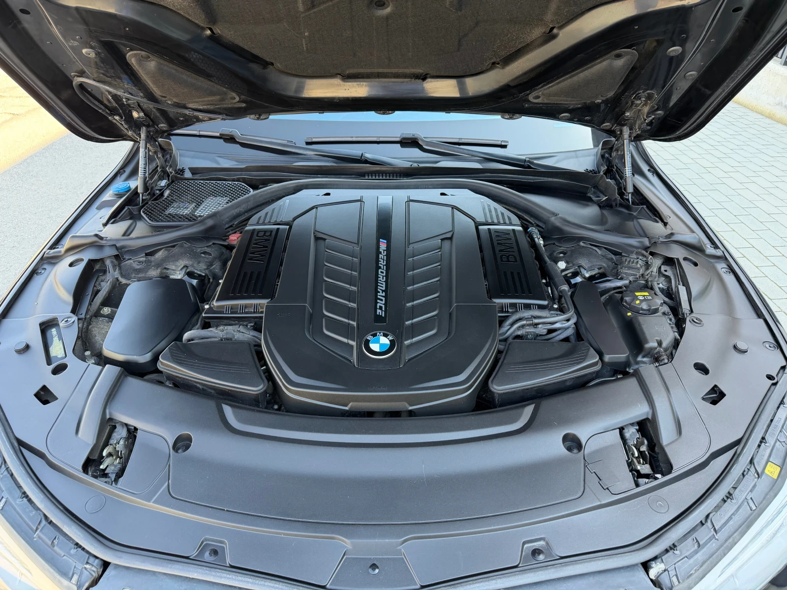 BMW 760 Executive/ skylounge, снимка 15 - Автомобили и джипове - 53805448