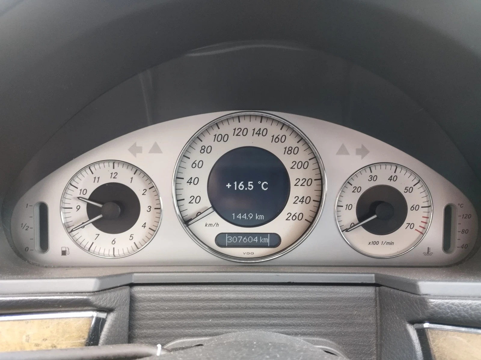 Mercedes-Benz E 350 3.5 BENZIN 272kc Avantgarde , снимка 13 - Автомобили и джипове - 54139159