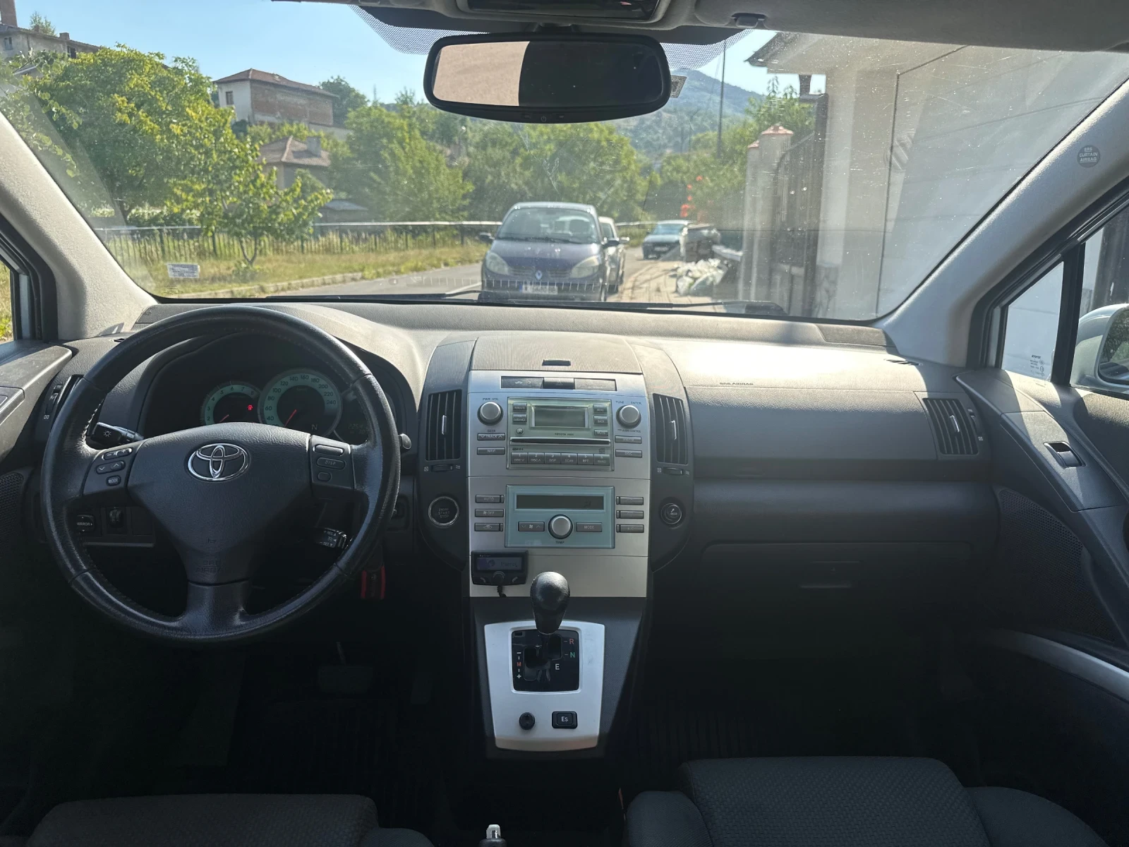 Toyota Corolla verso 1.8 VVT-i, снимка 9 - Автомобили и джипове - 55849898
