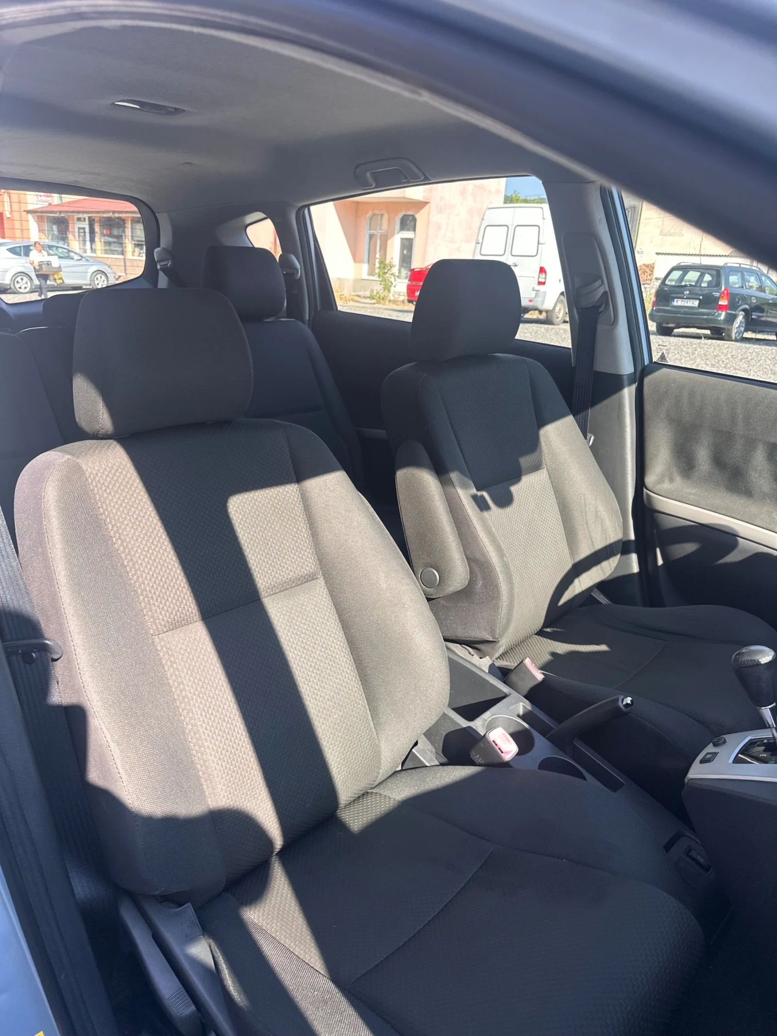 Toyota Corolla verso 1.8 VVT-i, снимка 11 - Автомобили и джипове - 55849898