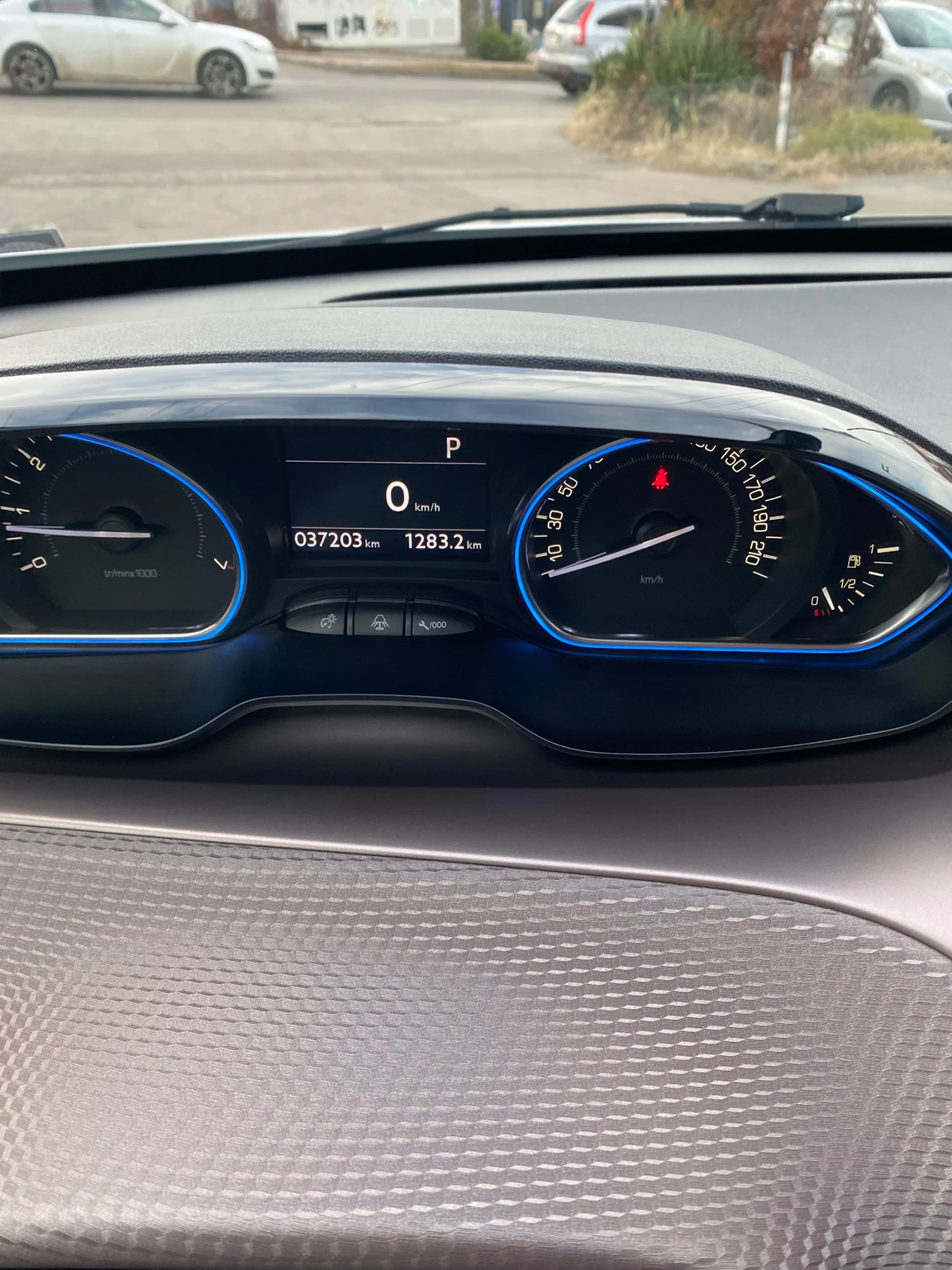Peugeot 2008 Alure, снимка 7 - Автомобили и джипове - 56149420