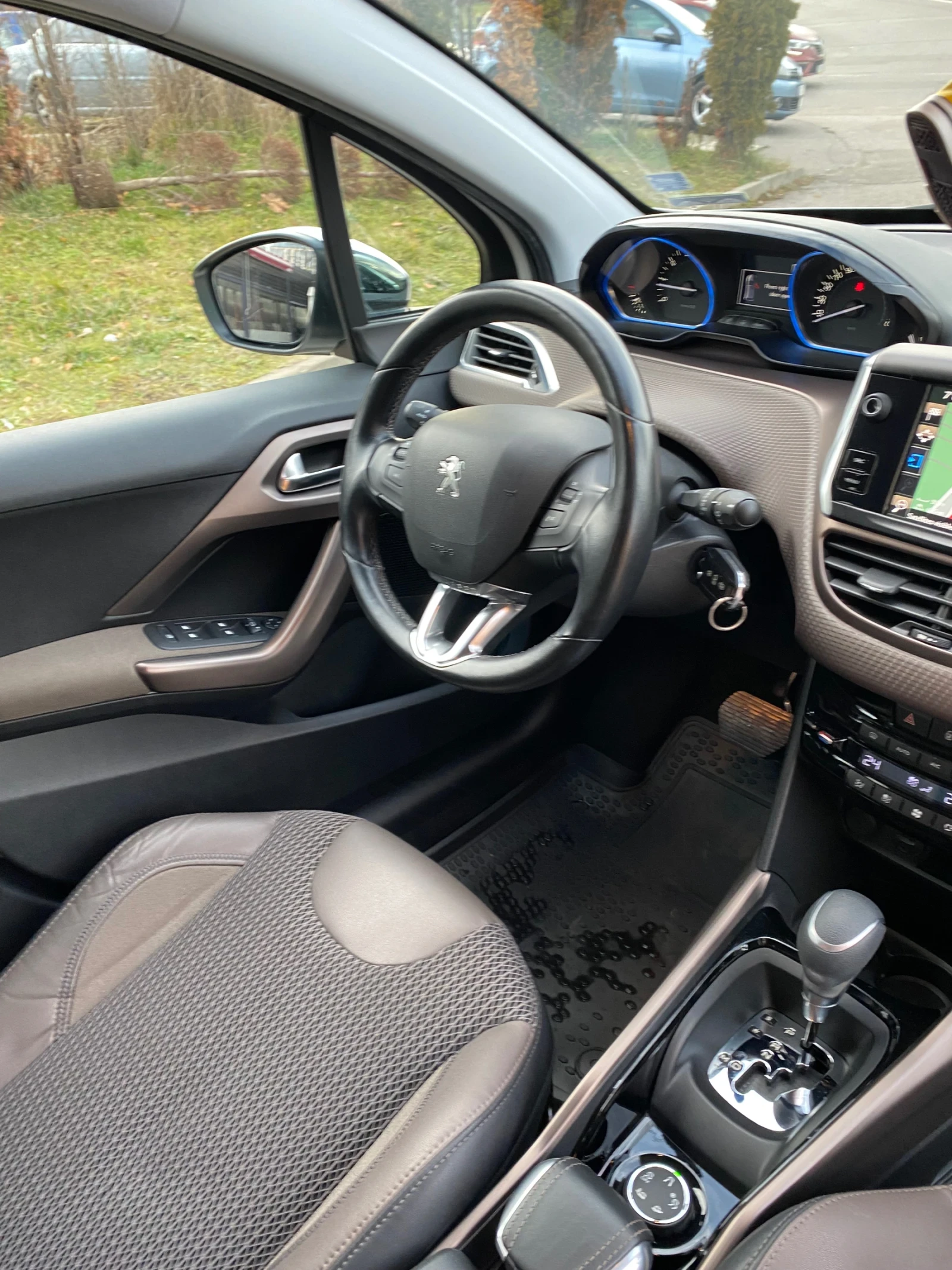 Peugeot 2008 Alure, снимка 9 - Автомобили и джипове - 56149420