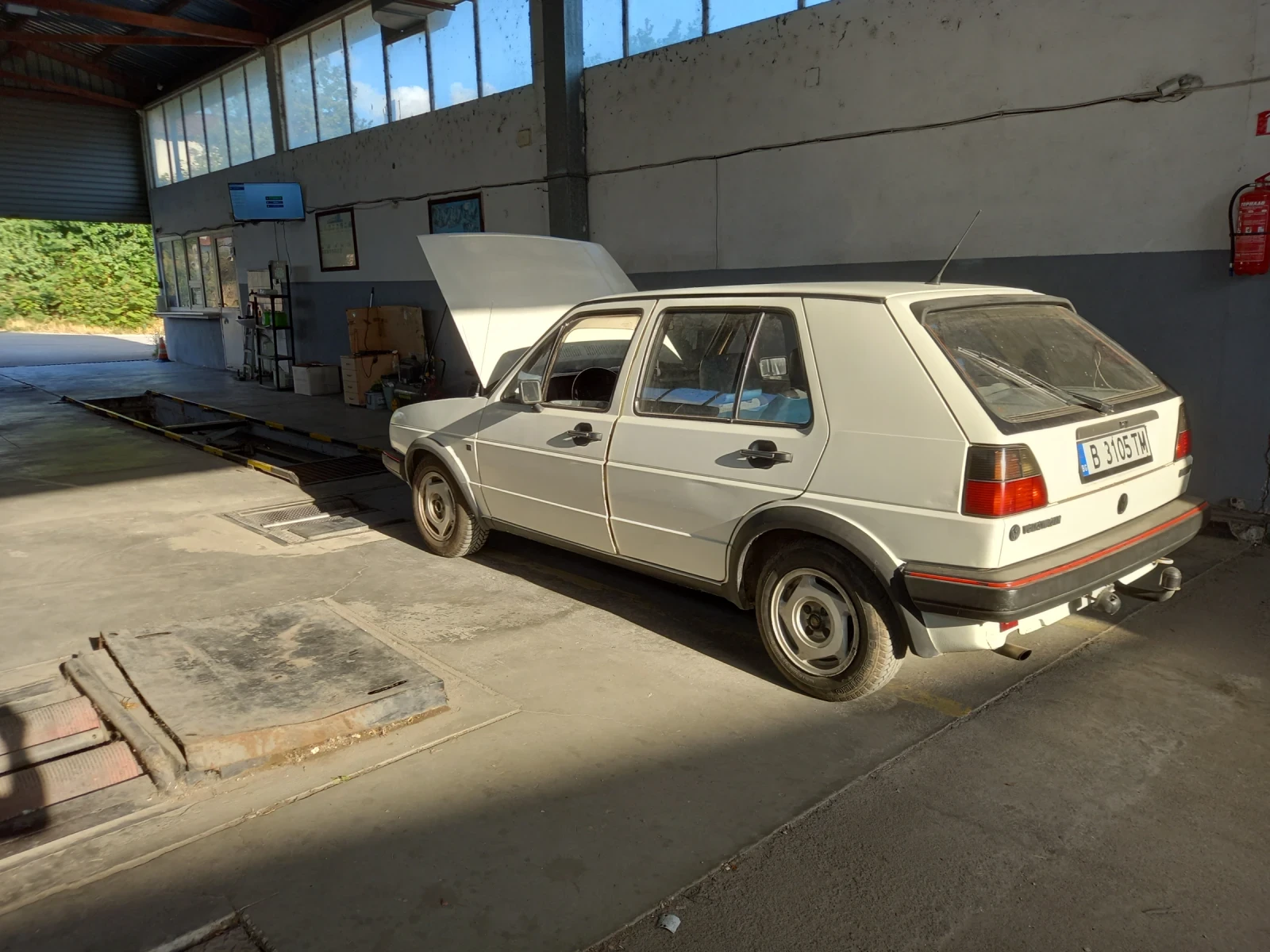 VW Golf 1 .6 D, снимка 3 - Автомобили и джипове - 56588115