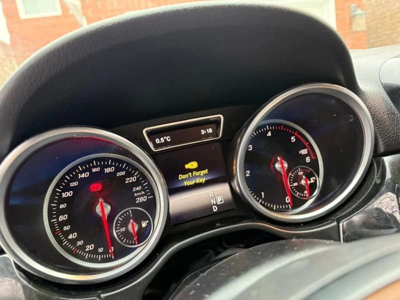 Mercedes-Benz GLE 350 AMG PACK * * CARFAX * * АВТОКРЕДИТ * * , снимка 9 - Автомобили и джипове - 53000954