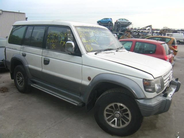 Mitsubishi Pajero 2.5 TDI, снимка 2 - Автомобили и джипове - 36355230