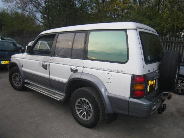 Mitsubishi Pajero 2.5 TDI, снимка 3 - Автомобили и джипове - 36355230