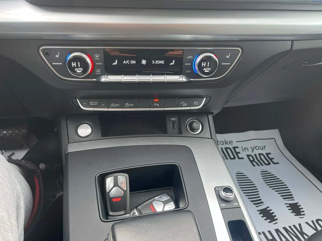 Audi Q5 45 TFSI* PREMIUM* DISTRONIC* ПОДГРЕВ* ПАМЕТ* КАМЕР, снимка 9 - Автомобили и джипове - 54850592