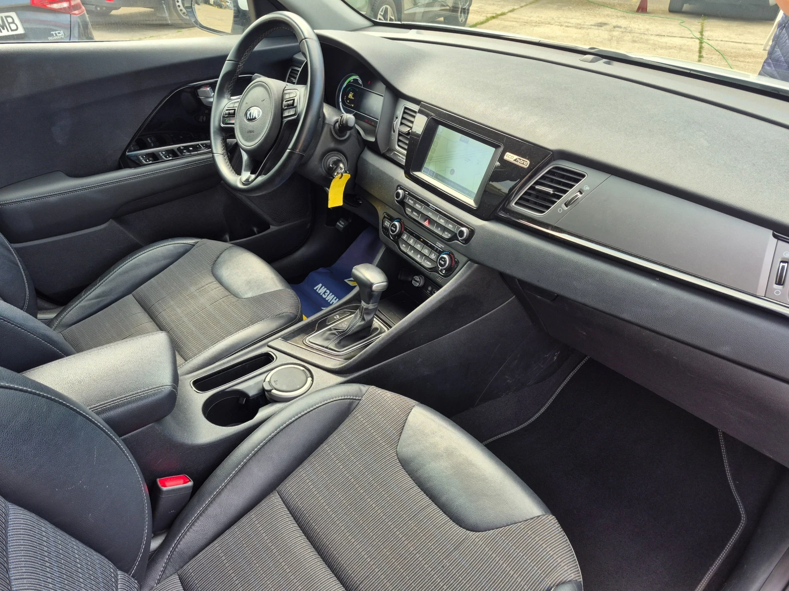Kia Niro 77.000 КМ.ХИБРИД, снимка 10 - Автомобили и джипове - 54775949