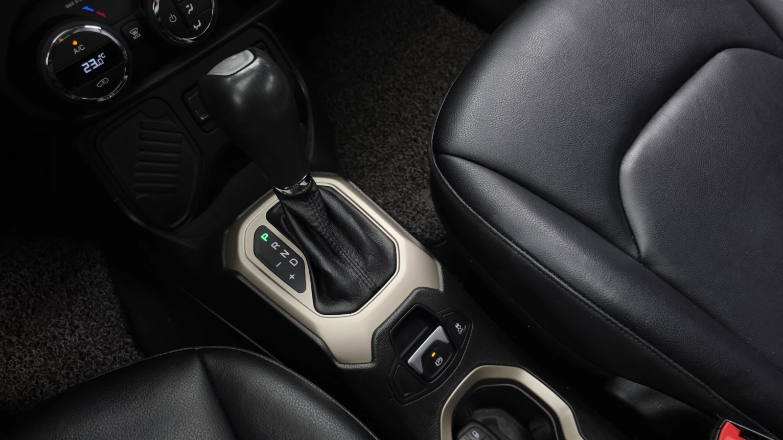 Jeep Renegade 2.4* ПОДГРЕВ ВОЛАН* КРАЙНА ЦЕНА, снимка 9 - Автомобили и джипове - 55318881