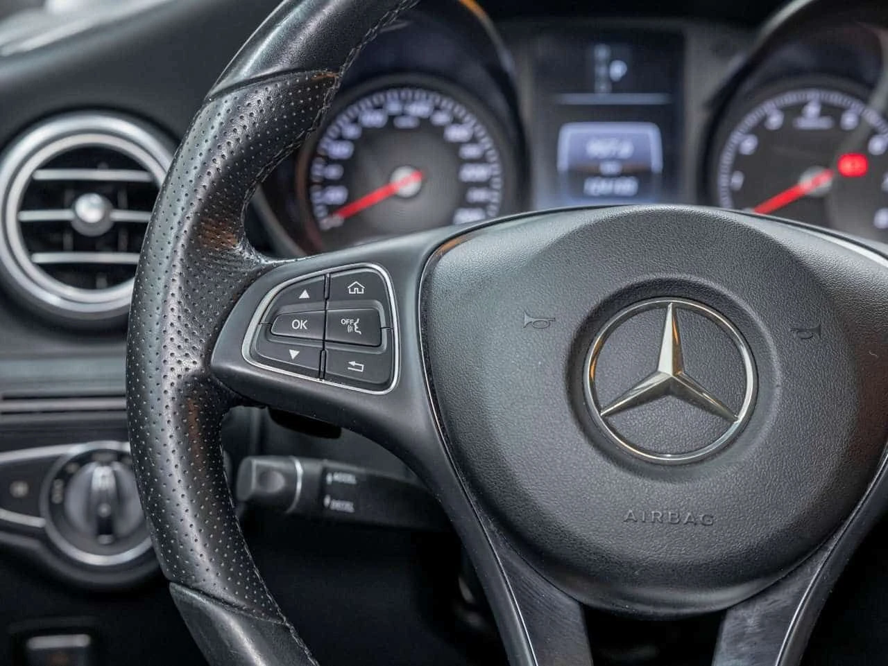 Mercedes-Benz GLC 300 * 4MATIC * PANO * CARFAX * АВТОКРЕДИТ, снимка 12 - Автомобили и джипове - 55577261