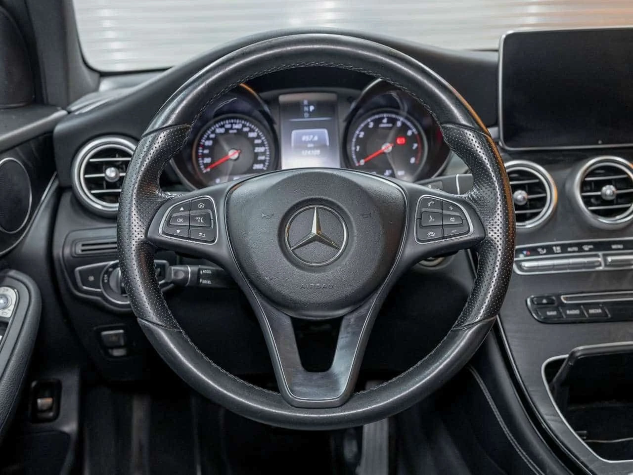 Mercedes-Benz GLC 300 * 4MATIC * PANO * CARFAX * АВТОКРЕДИТ, снимка 11 - Автомобили и джипове - 55577261