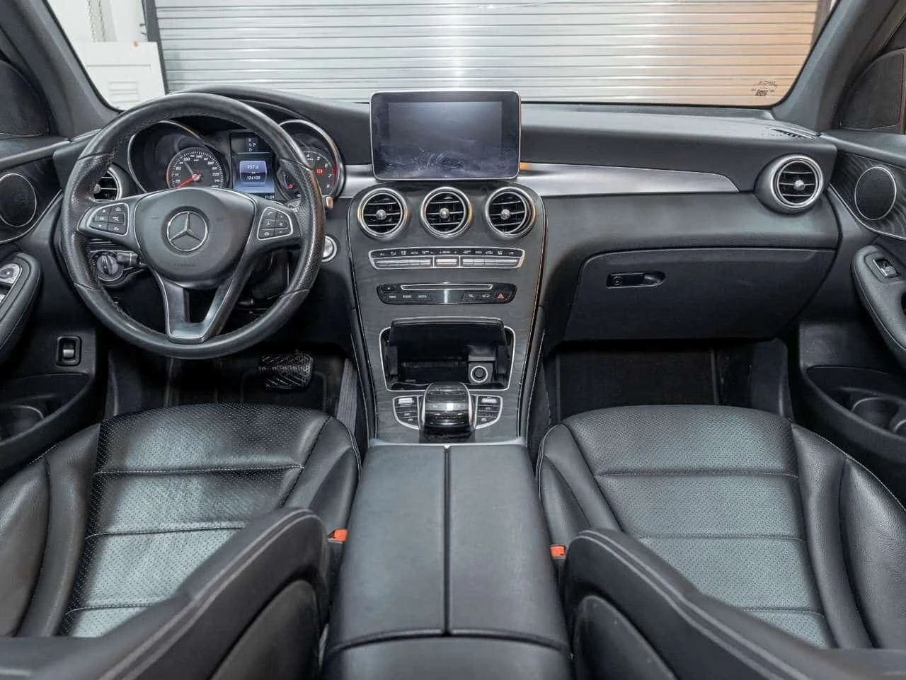 Mercedes-Benz GLC 300 * 4MATIC * PANO * CARFAX * АВТОКРЕДИТ, снимка 10 - Автомобили и джипове - 55577261