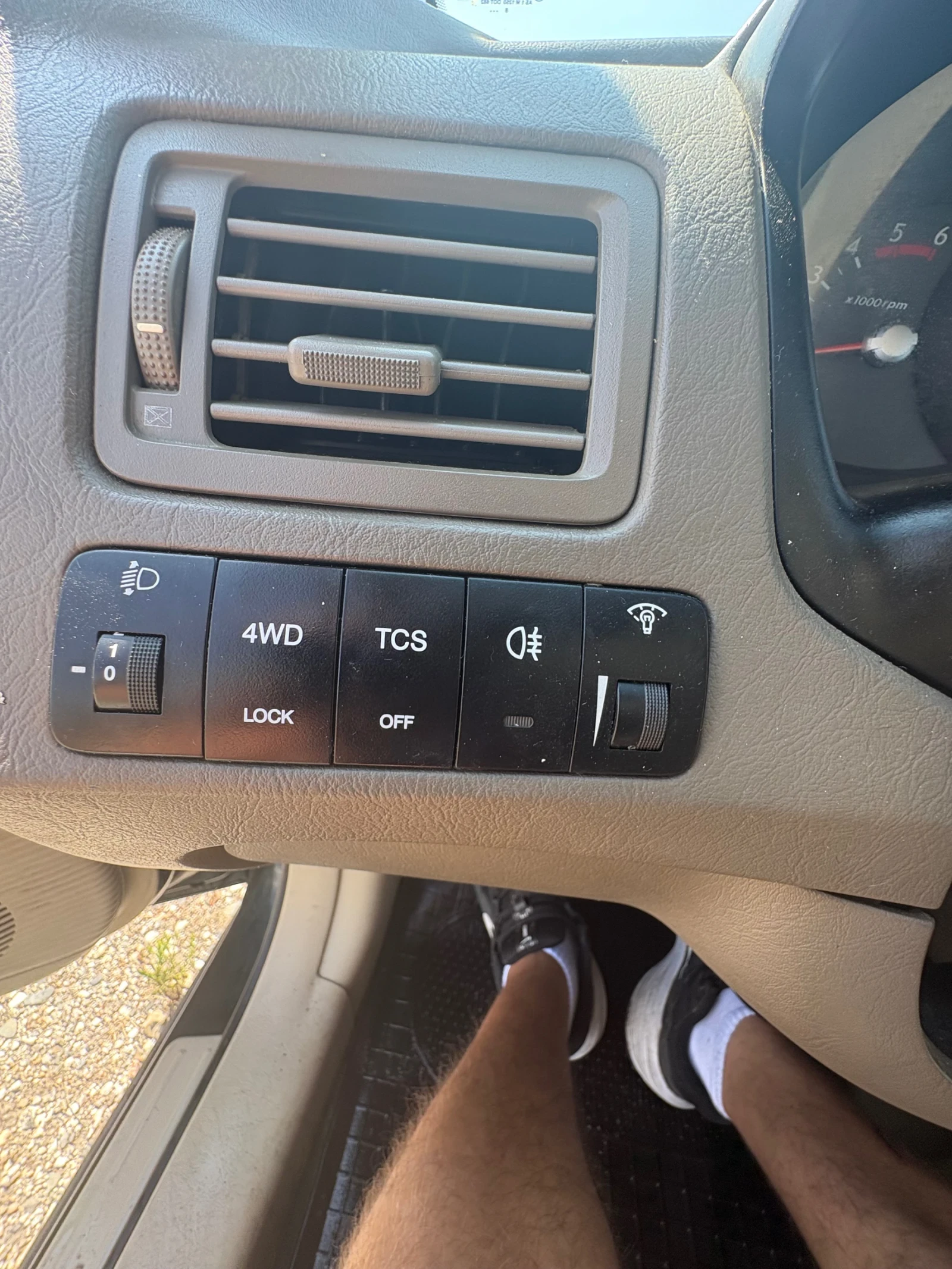 Hyundai Tucson 2.0/140, снимка 10 - Автомобили и джипове - 55611641