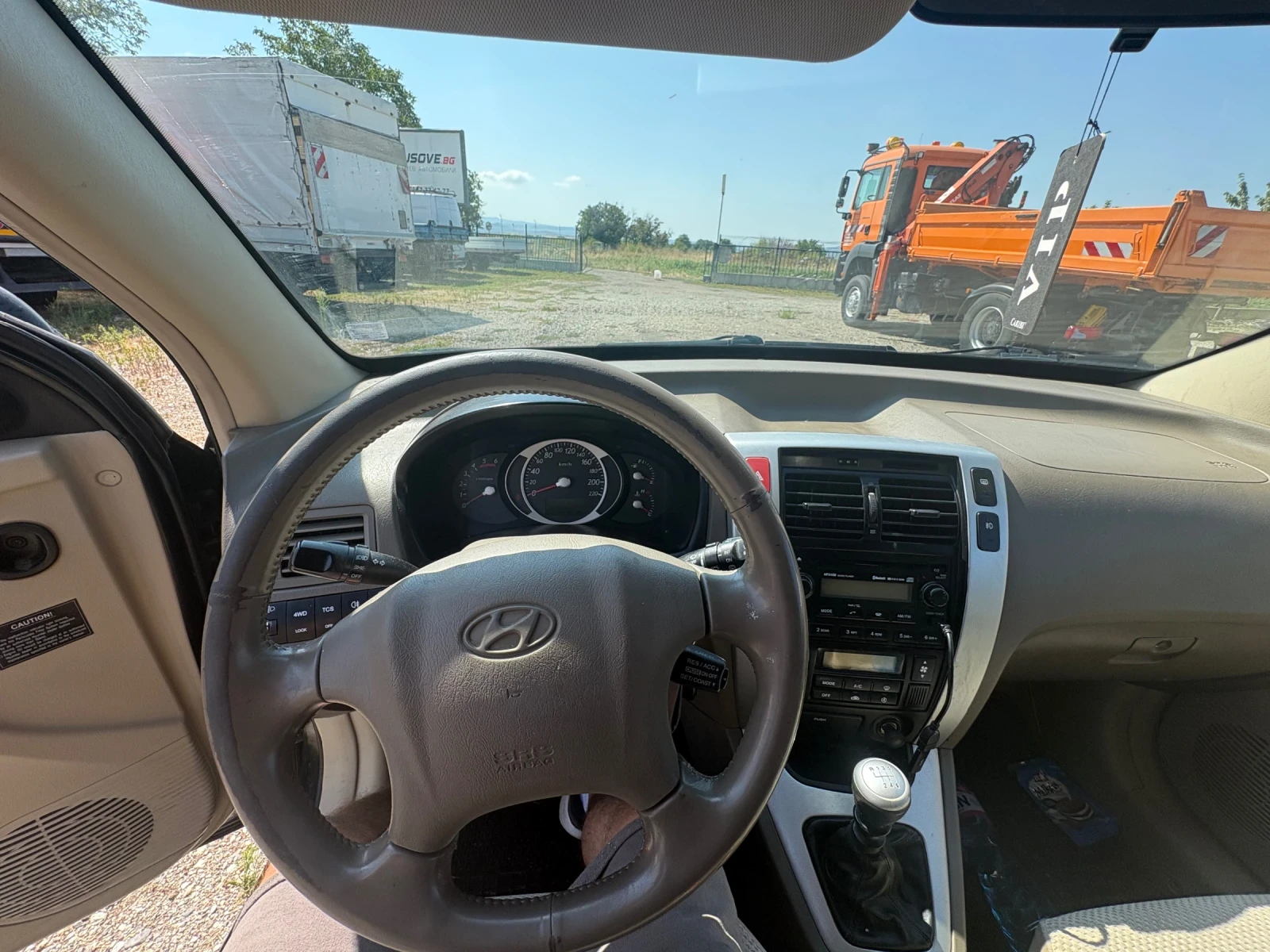 Hyundai Tucson 2.0/140, снимка 8 - Автомобили и джипове - 55611641