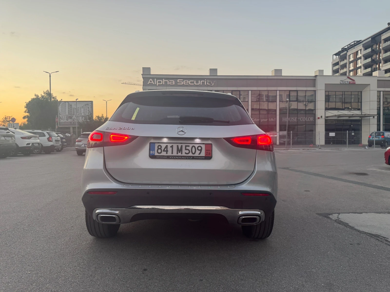Mercedes-Benz GLA Full Led* Digital* Cam* Distr* Lane* , снимка 7 - Автомобили и джипове - 55646950