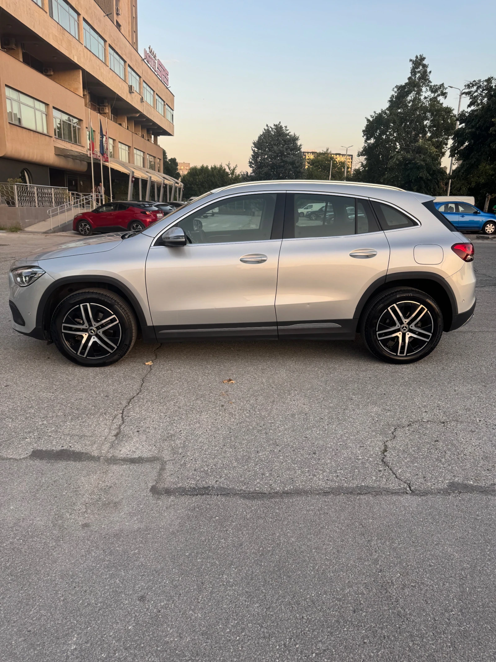 Mercedes-Benz GLA Full Led* Digital* Cam* Distr* Lane* , снимка 3 - Автомобили и джипове - 55646950