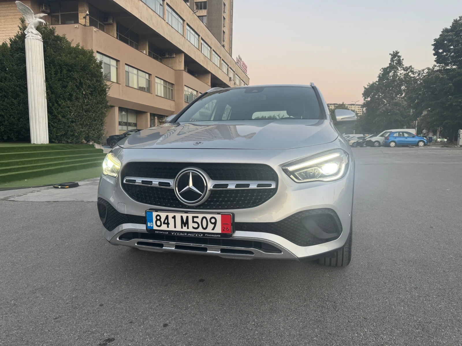 Mercedes-Benz GLA Full Led* Digital* Cam* Distr* Lane* , снимка 2 - Автомобили и джипове - 55646950