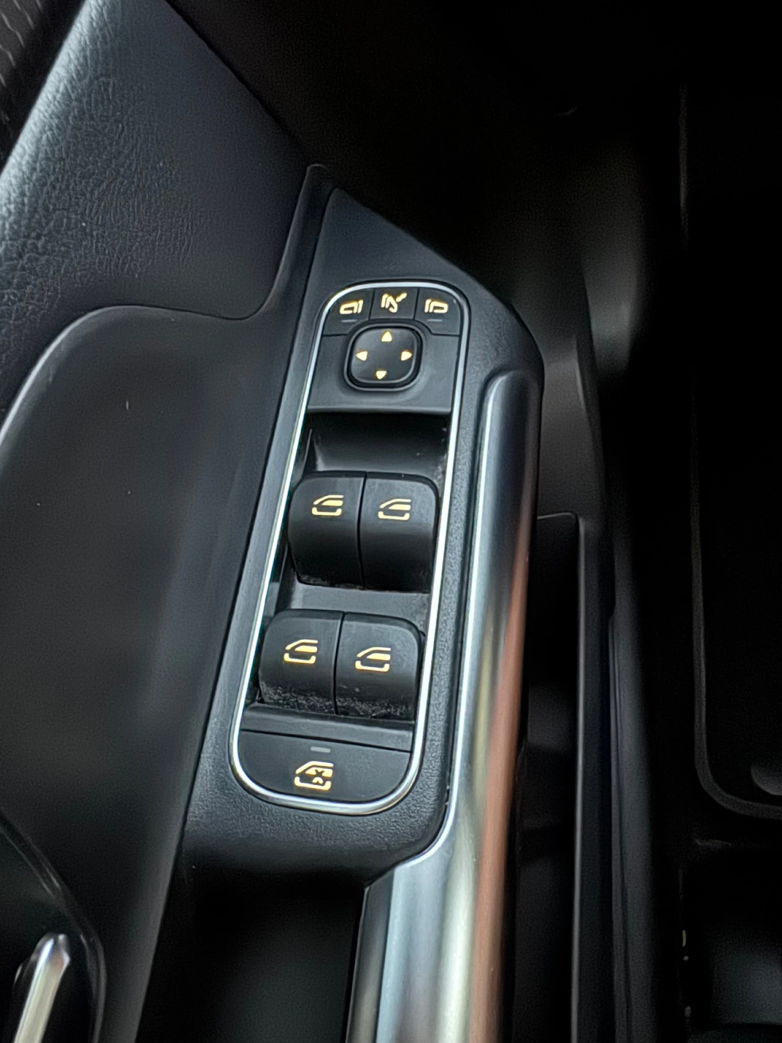 Mercedes-Benz GLA Full Led* Digital* Cam* Distr* Lane* , снимка 13 - Автомобили и джипове - 55646950