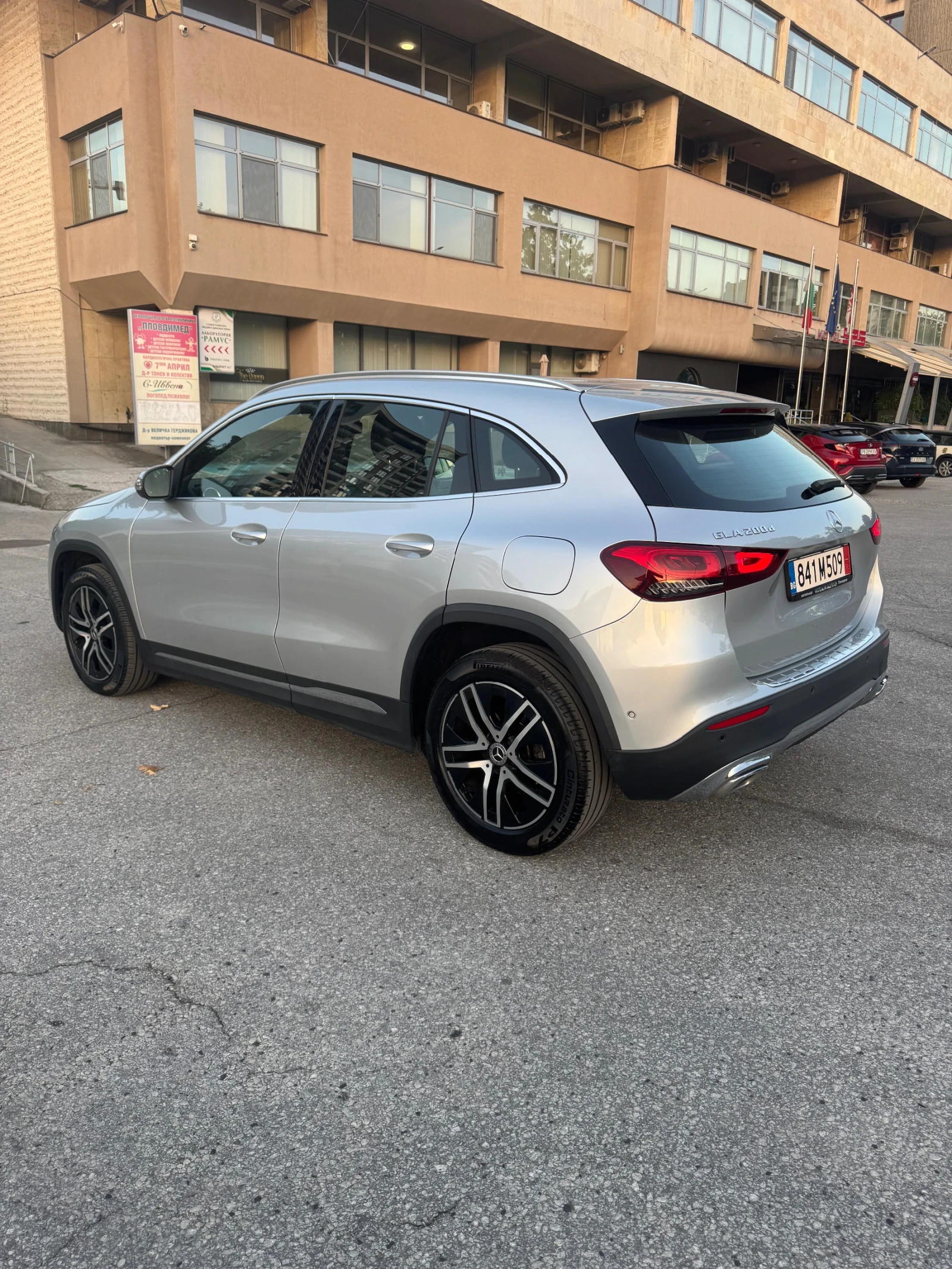 Mercedes-Benz GLA Full Led* Digital* Cam* Distr* Lane* , снимка 5 - Автомобили и джипове - 55646950