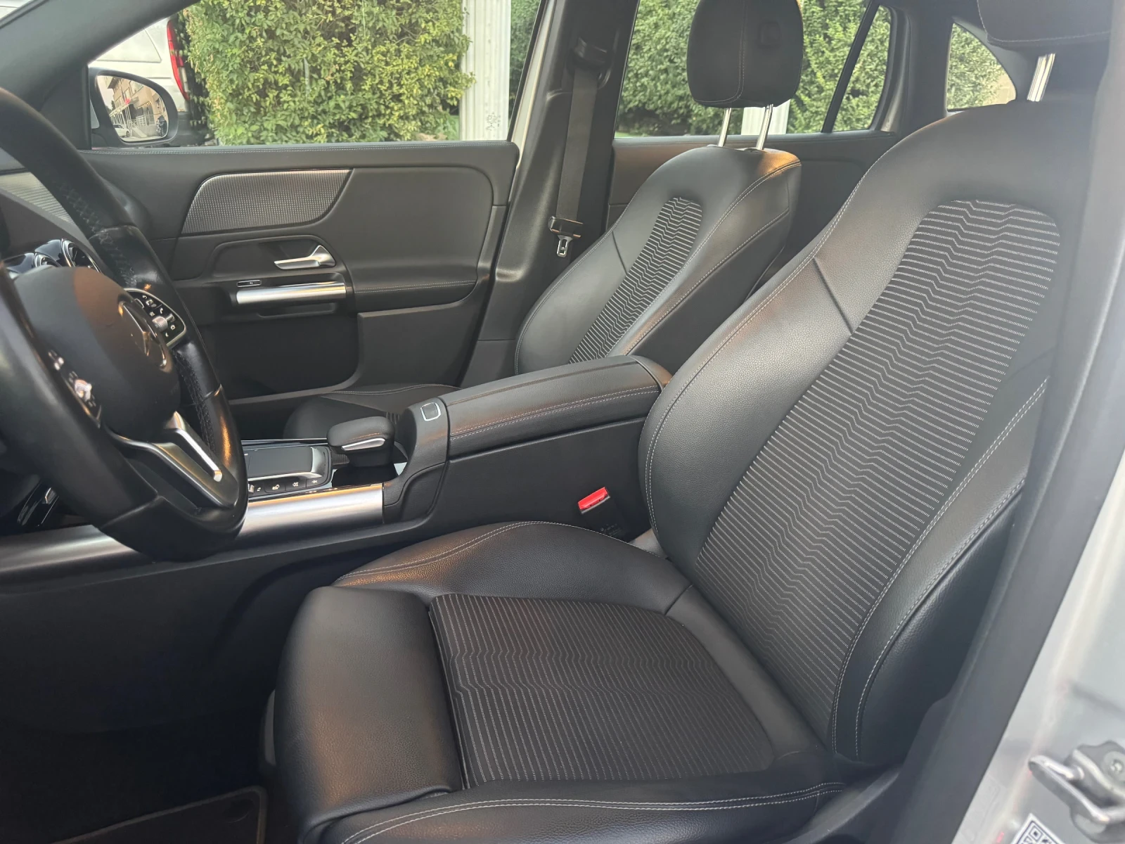 Mercedes-Benz GLA Full Led* Digital* Cam* Distr* Lane* , снимка 8 - Автомобили и джипове - 55646950