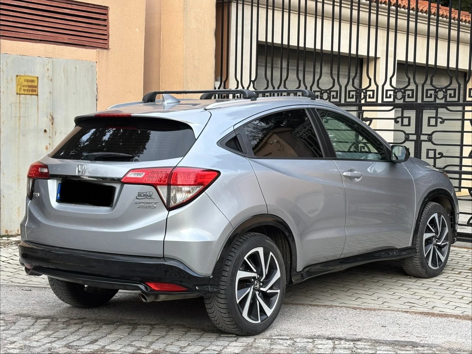Honda Hr-v 1.8 AWD Sport, снимка 3 - Автомобили и джипове - 55896903