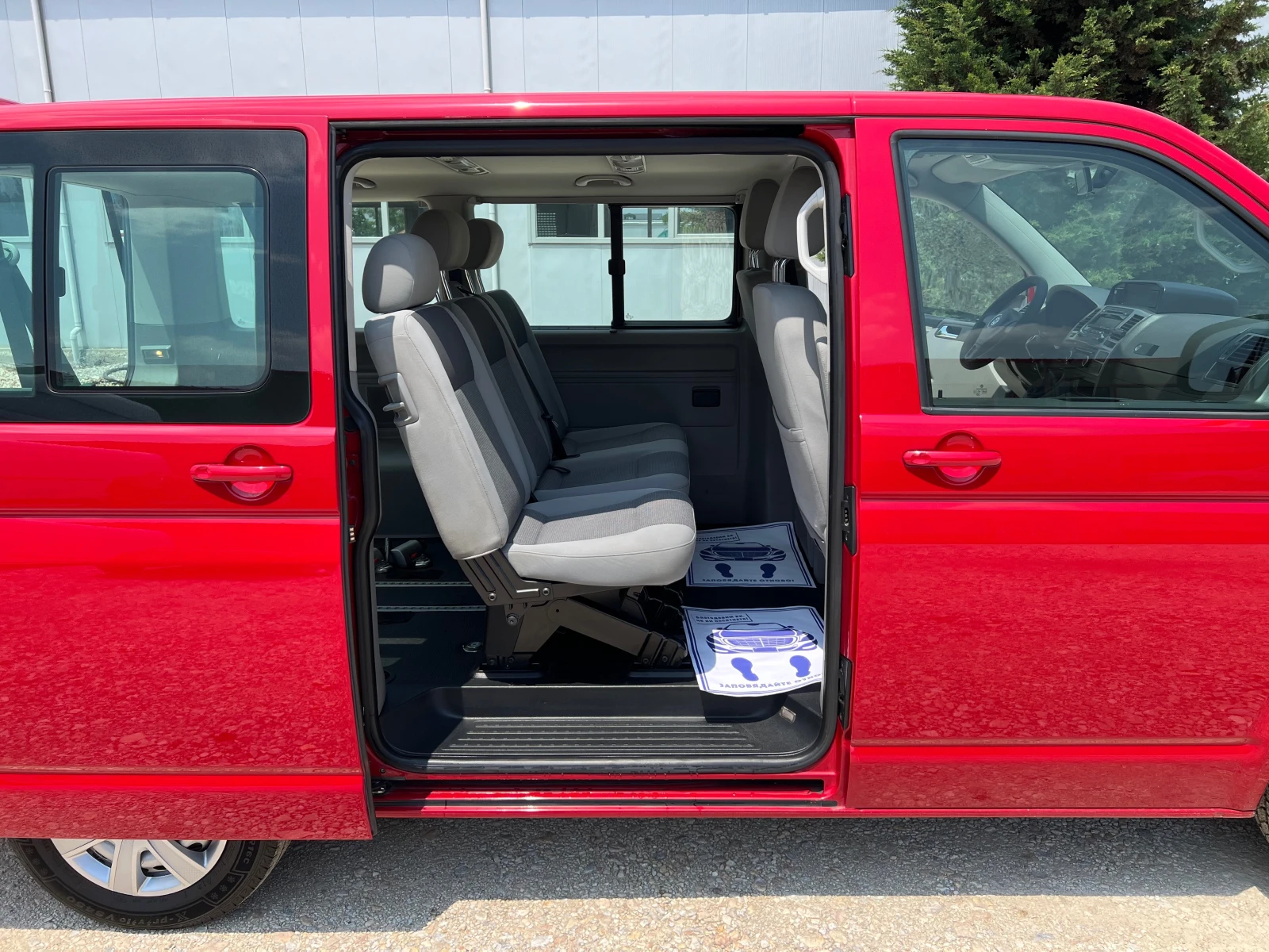 VW Caravelle 2.0 TDI 4x4 T5 РАМПА, снимка 9 - Бусове и автобуси - 54831380
