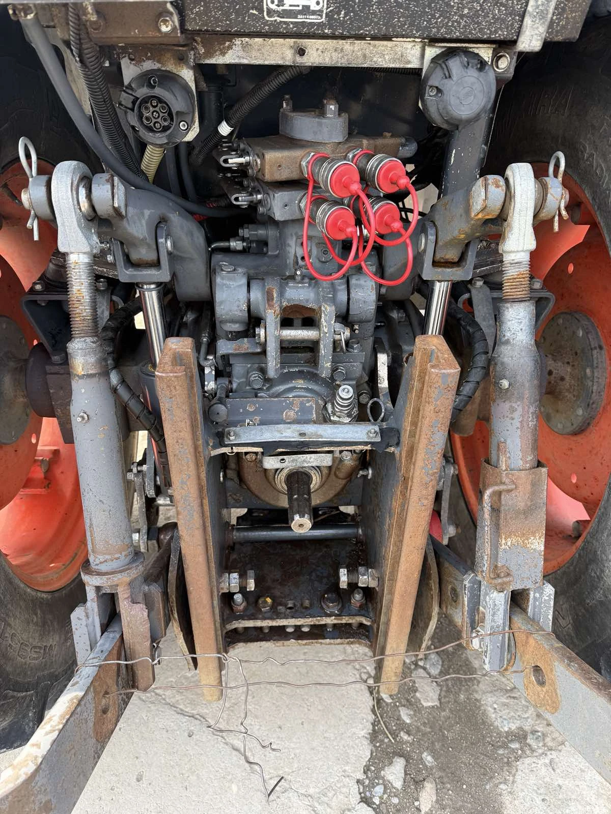 Трактор Kubota M8540 Narrow - изображение 5