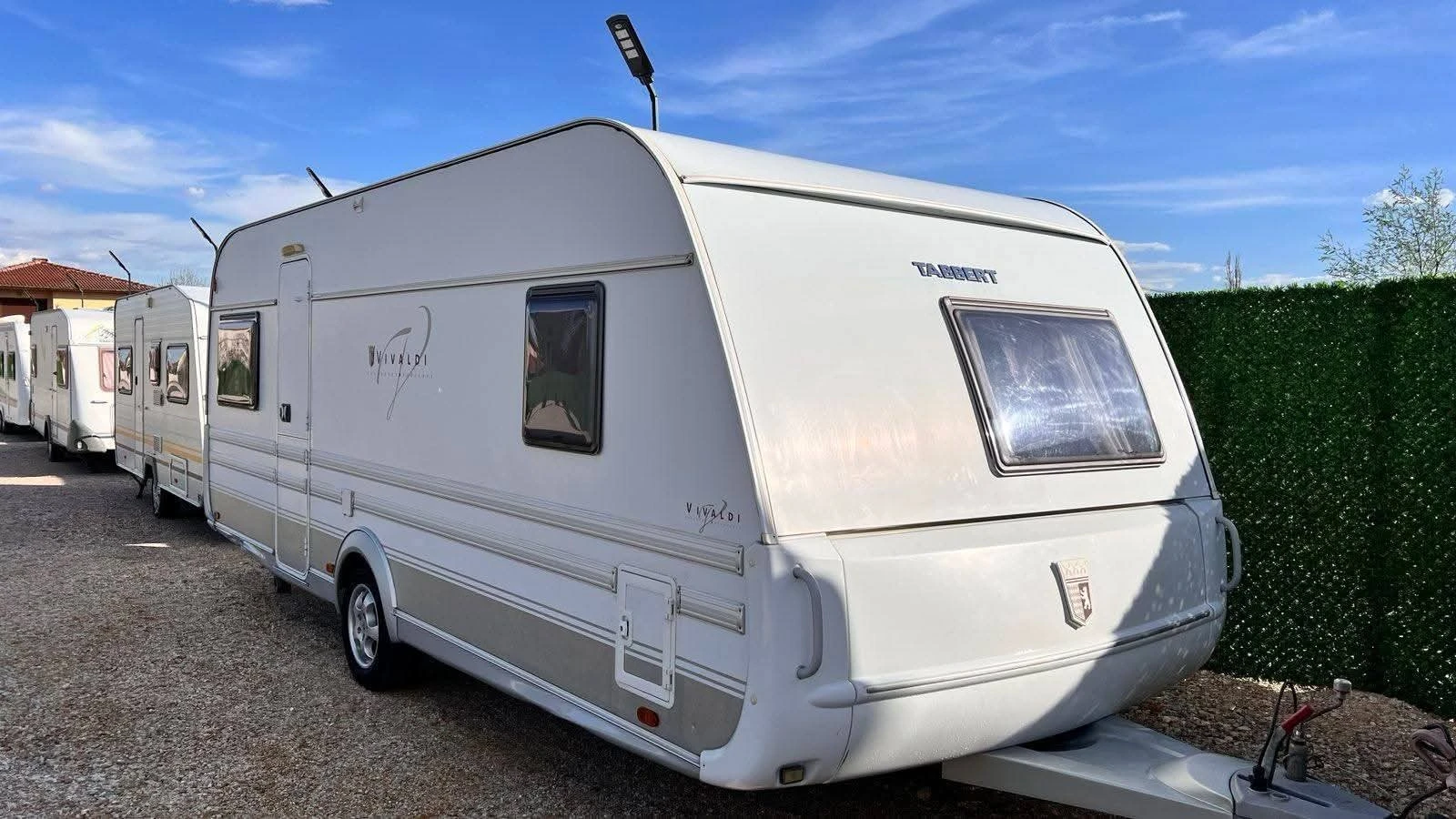 Каравана Tabbert Регистрирана, снимка 3 - Каравани и кемпери - 53916715