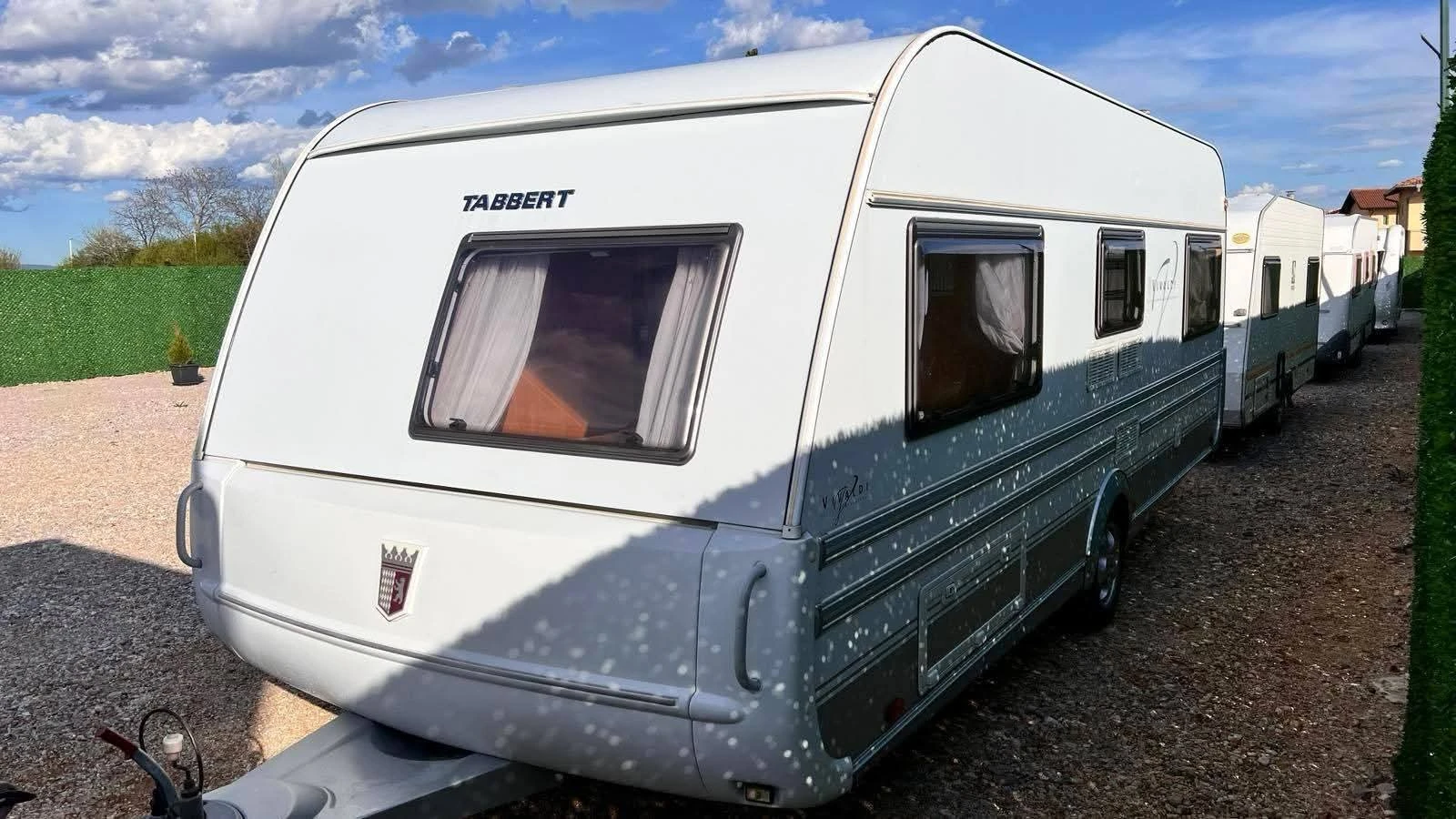 Каравана Tabbert Регистрирана, снимка 2 - Каравани и кемпери - 53916715