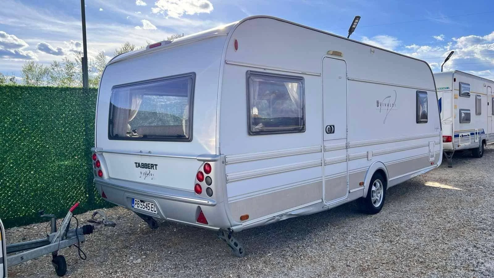 Каравана Tabbert Регистрирана, снимка 5 - Каравани и кемпери - 53916715