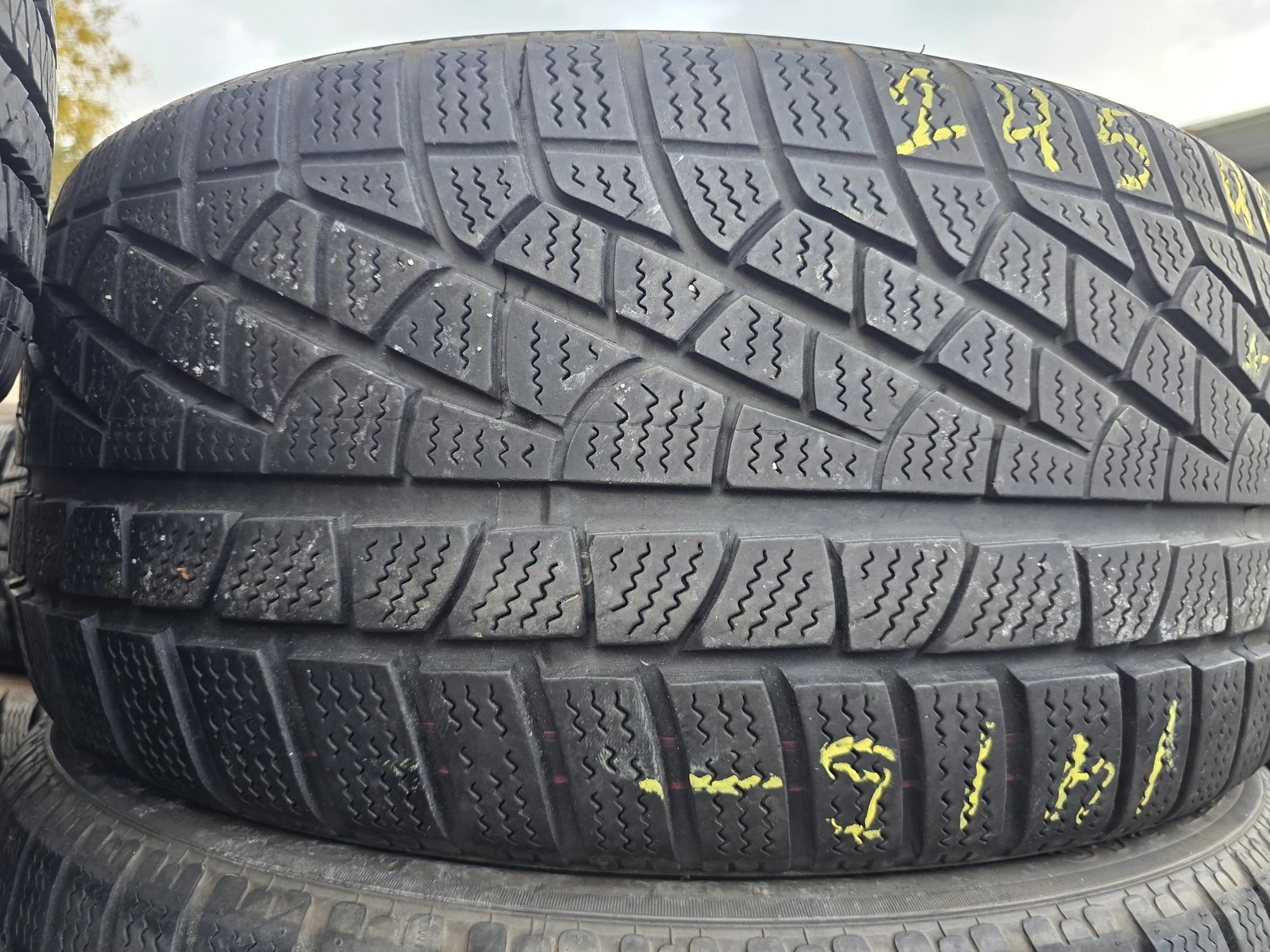 Гуми Зимни 245/40R19