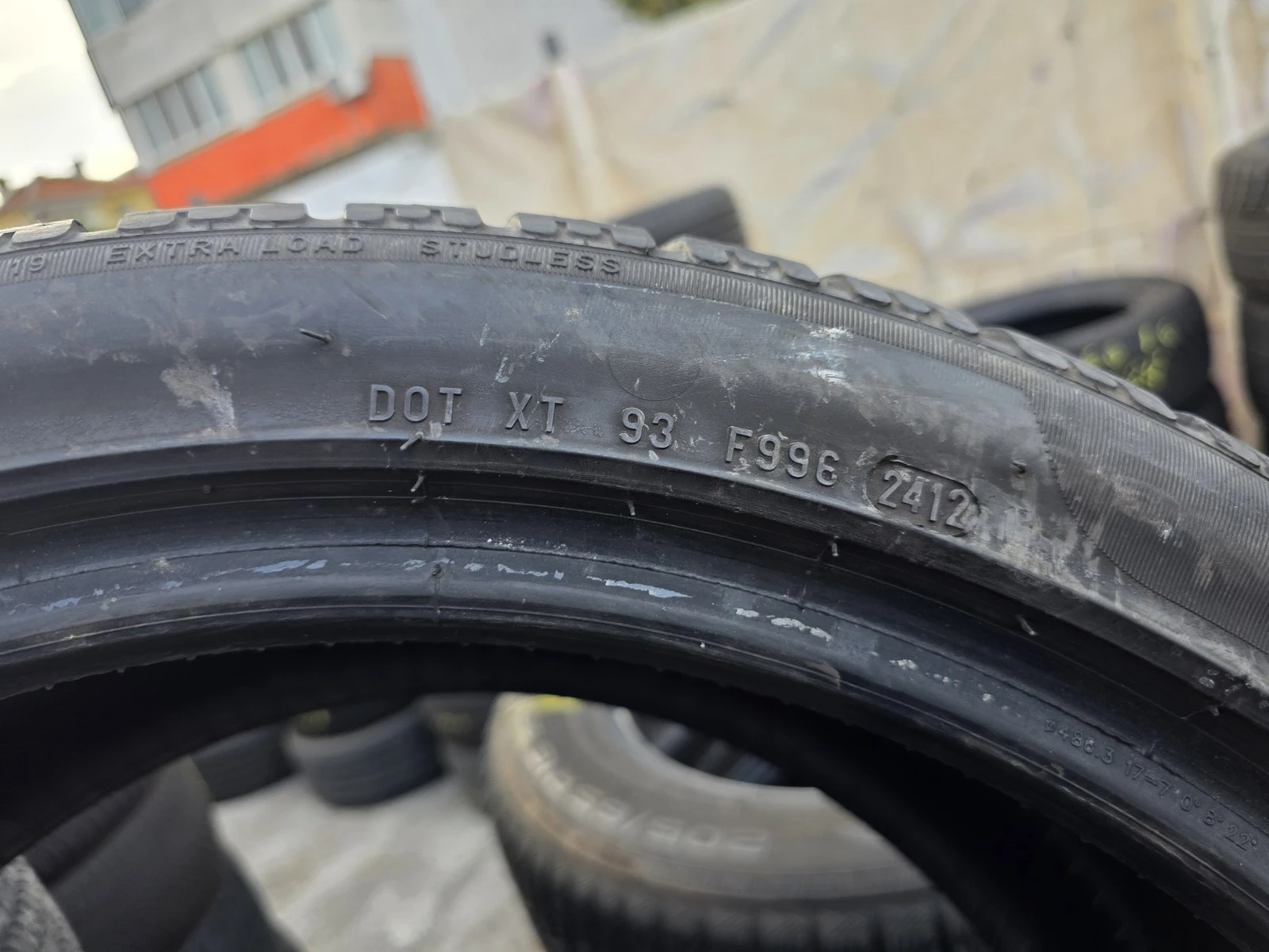 Гуми Зимни 245/40R19, снимка 10 - Гуми и джанти - 56725984