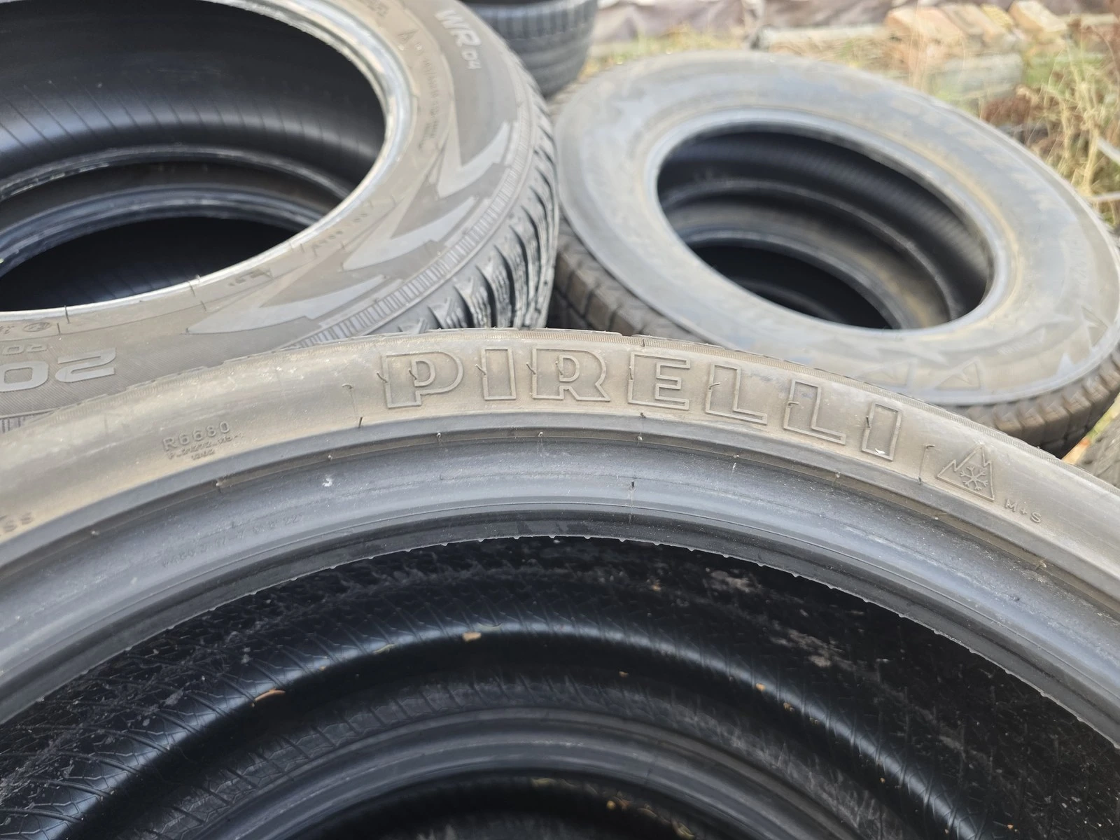Гуми Зимни 245/40R19, снимка 8 - Гуми и джанти - 56725984