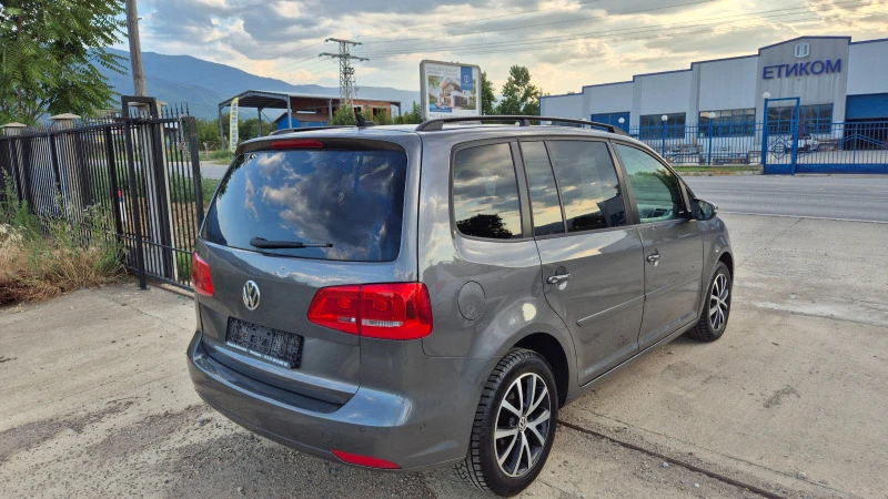 VW Touran 1.6, снимка 5 - Автомобили и джипове - 47357356