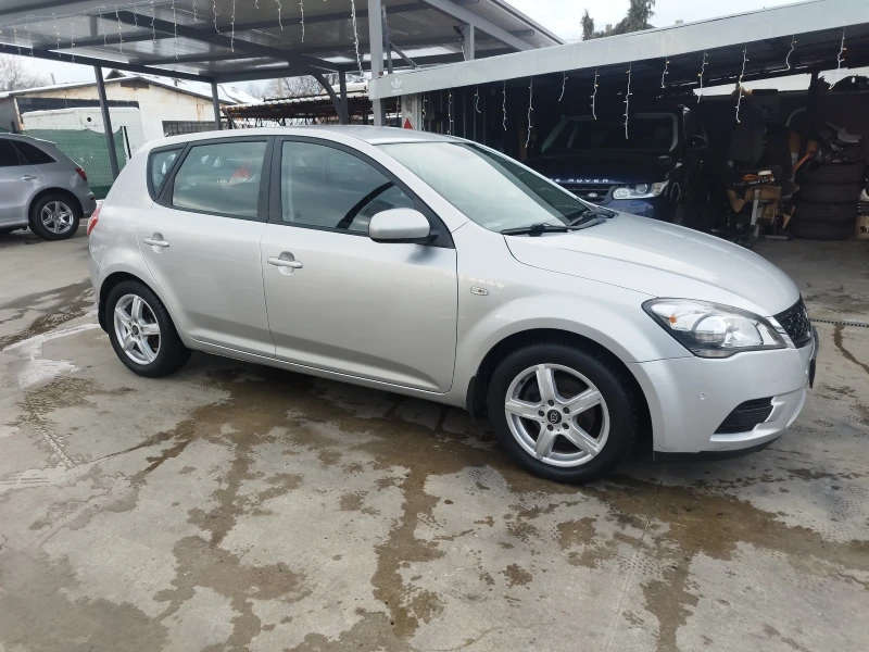 Kia Ceed 1.6crdi, снимка 3 - Автомобили и джипове - 48445289