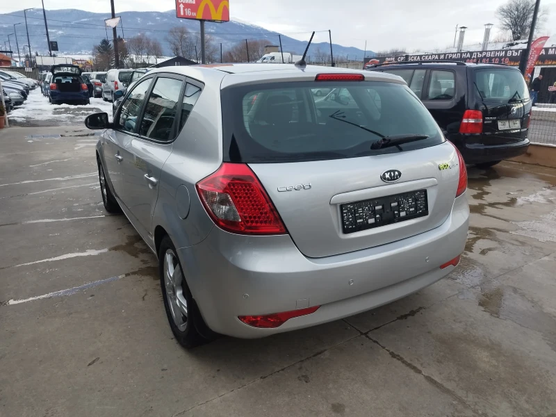 Kia Ceed 1.6crdi, снимка 6 - Автомобили и джипове - 48445289