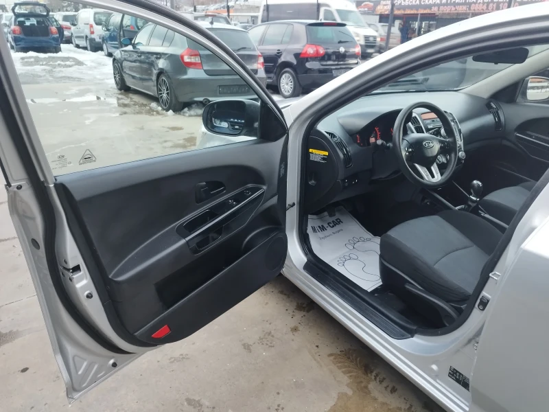 Kia Ceed 1.6crdi, снимка 9 - Автомобили и джипове - 48445289