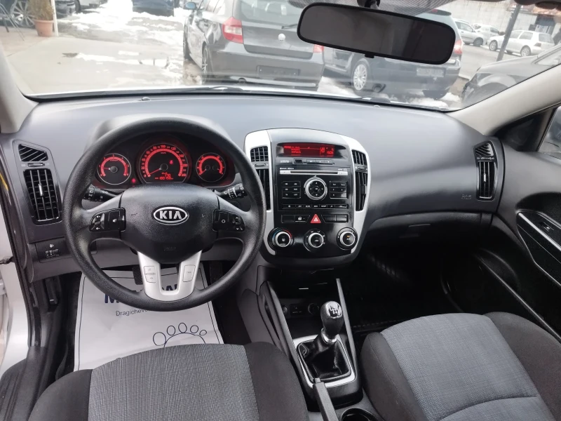 Kia Ceed 1.6crdi, снимка 11 - Автомобили и джипове - 48445289