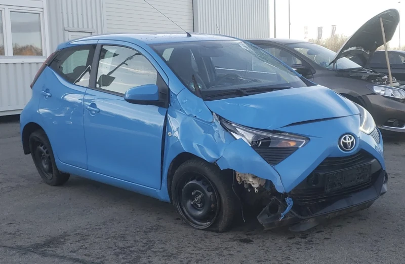 Toyota Aygo 1.0, снимка 2 - Автомобили и джипове - 48664554