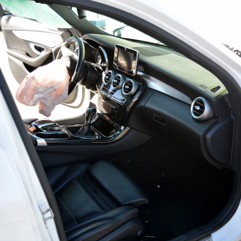 Mercedes-Benz C 180, снимка 9 - Автомобили и джипове - 52246954