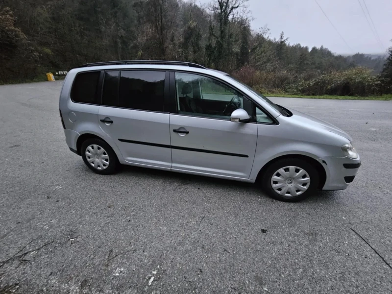 VW Touran Хечбек, снимка 6 - Автомобили и джипове - 52771625
