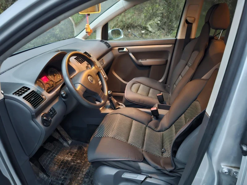 VW Touran Хечбек, снимка 9 - Автомобили и джипове - 52771625