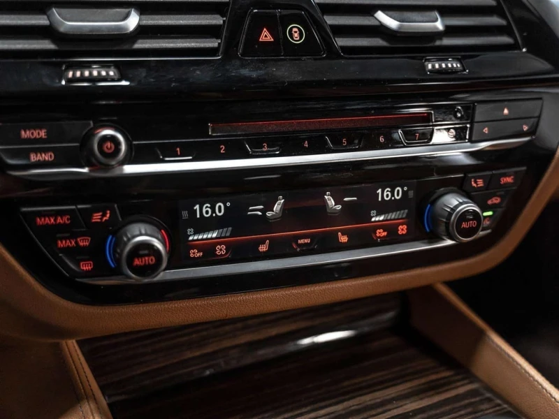 BMW 530 * xDrive * CARFAX * ЦЕНА ДО БГ, снимка 16 - Автомобили и джипове - 53166870