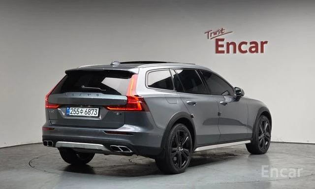 Volvo V60 Cross Country 2nd GEN* T5* PRO* AWD* , снимка 2 - Автомобили и джипове - 54960406